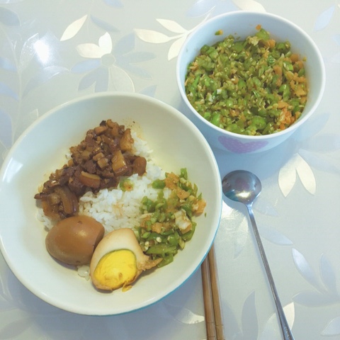 洋葱酥卤肉饭