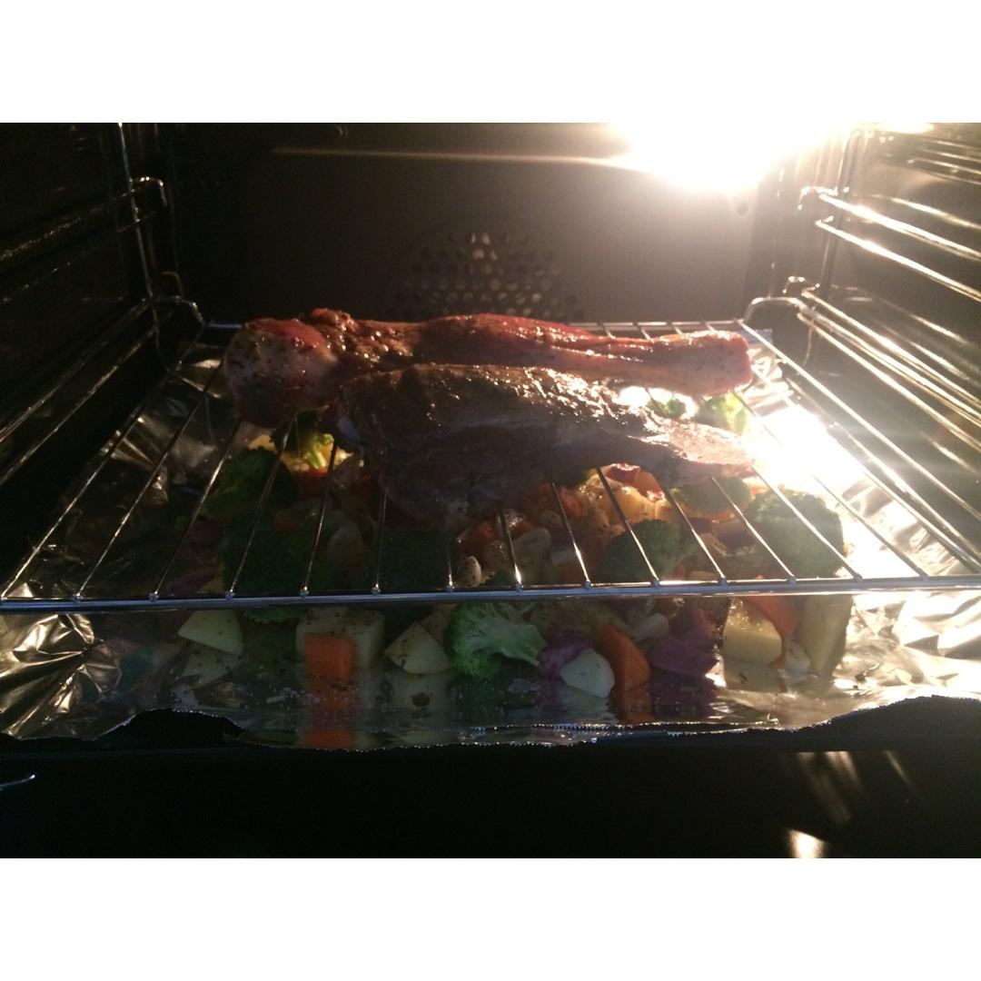 孜然蒜香烤羊腿