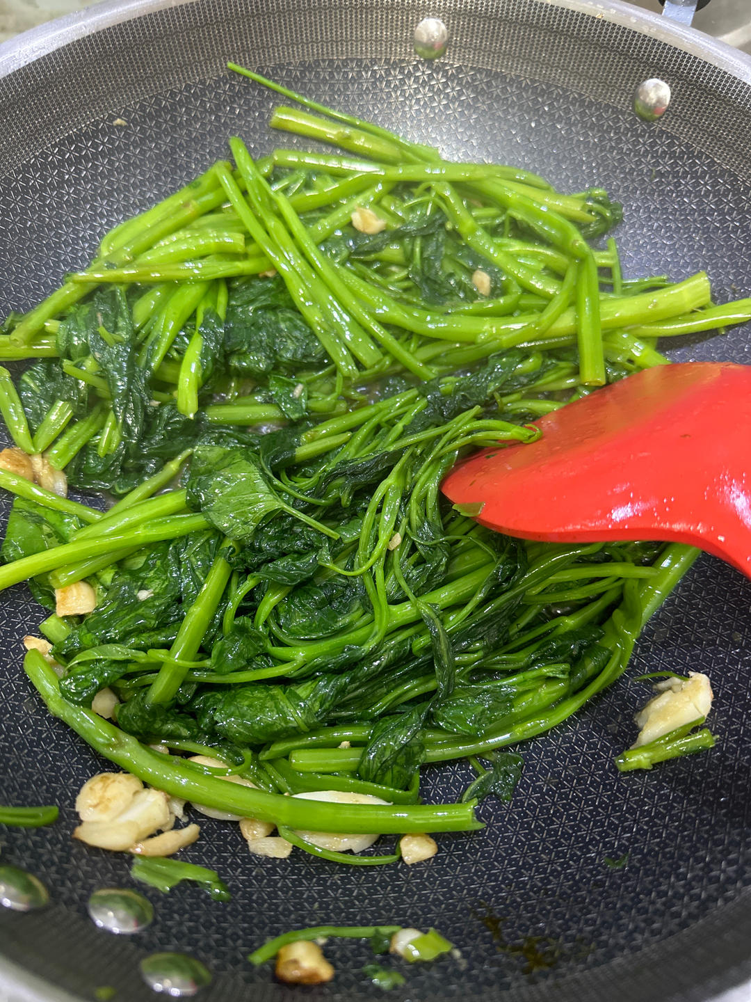 爆炒耗油空心菜