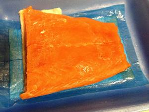 Salmon Sashimi 三文鱼刺身的做法 步骤1
