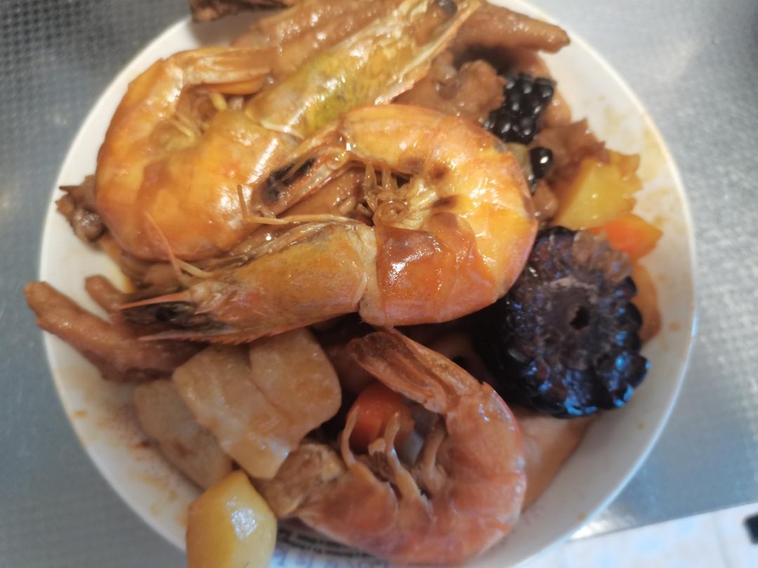 鸡爪虾肥肠煲