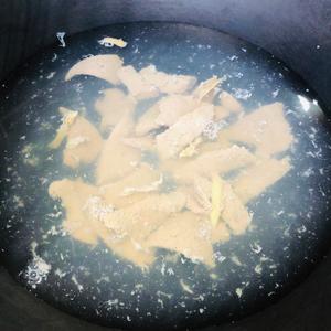 枸杞叶猪肝汤的做法 步骤2