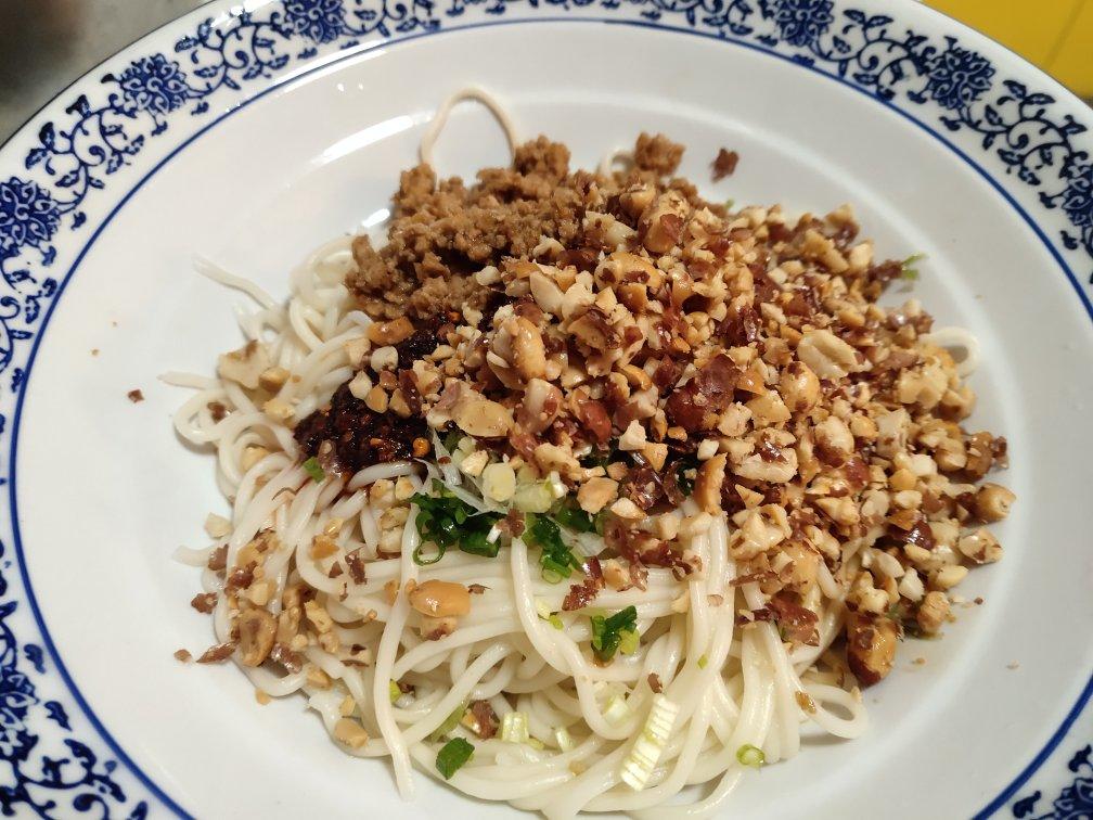 xiaoxing0693做的香辣肉酱干拌面