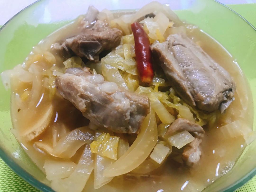 东北酸菜炖排骨