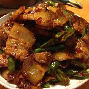 四川最好吃家常菜盐煎肉的做法 步骤3