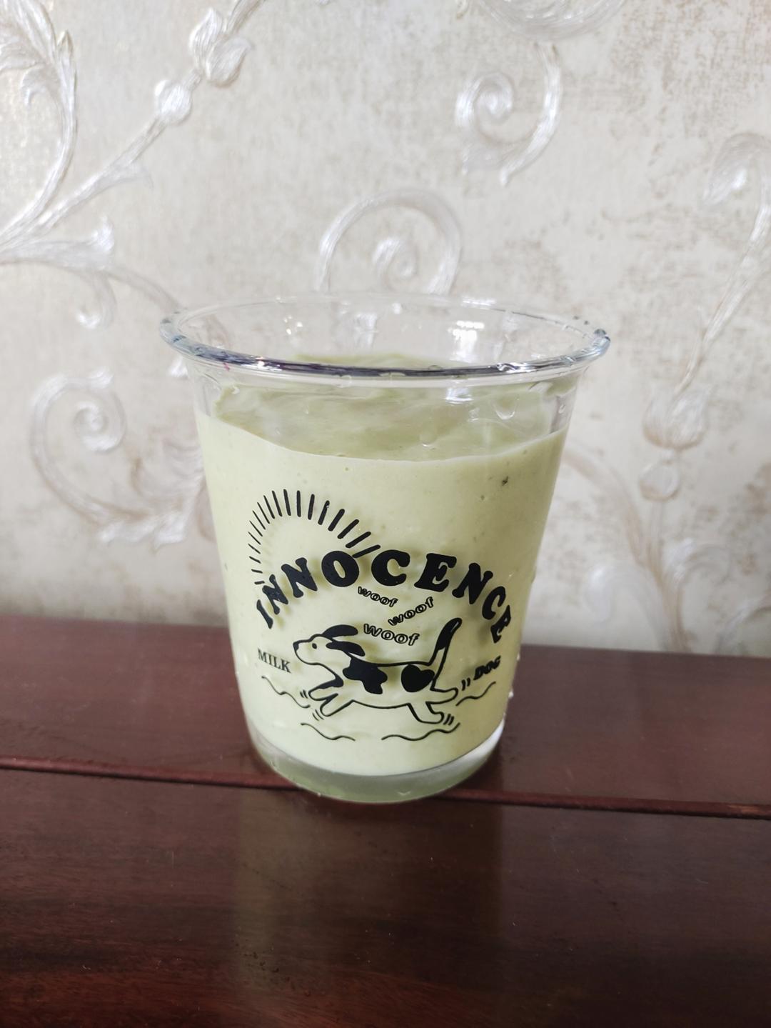 牛油果香蕉奶昔（配辅食版）