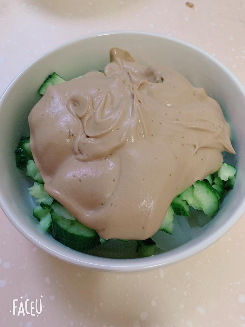 不一样的麻酱黄瓜拌拉皮的做法