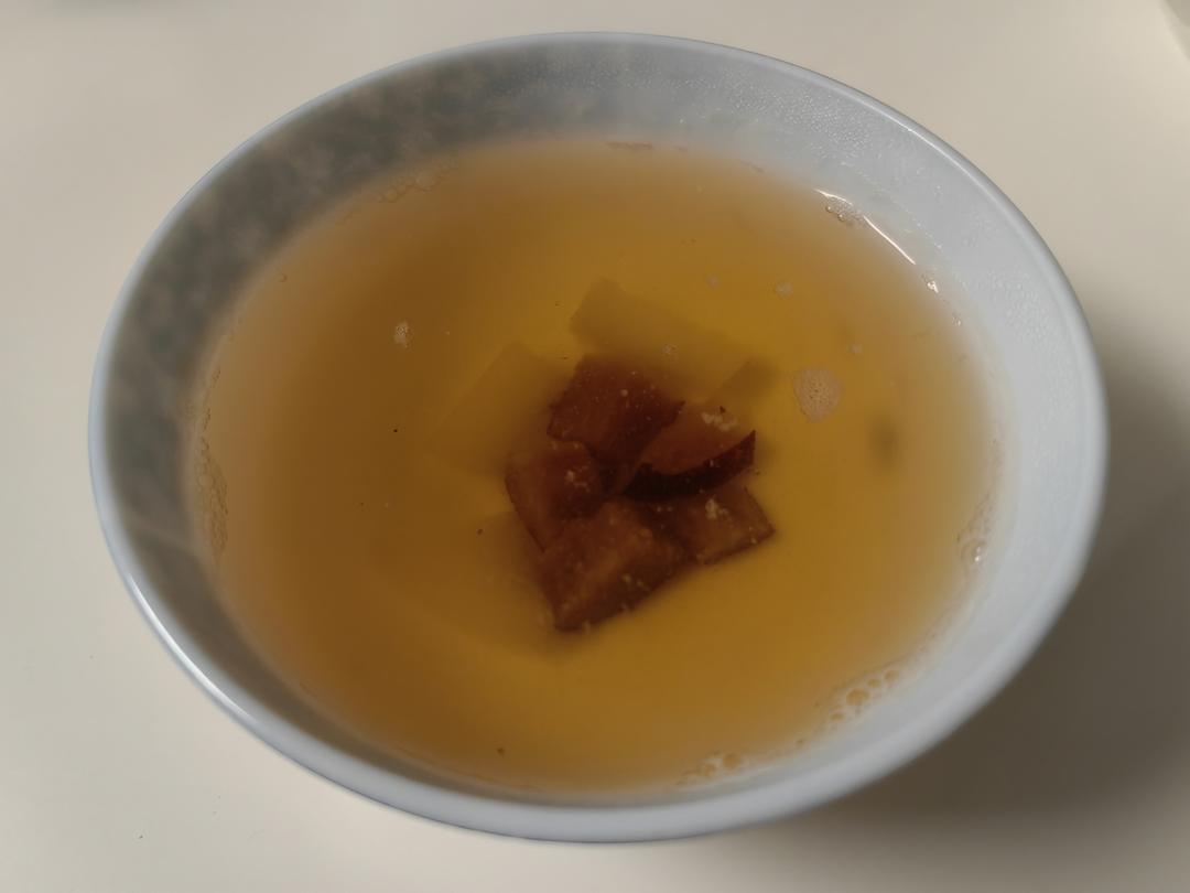 冰糖雪梨汤（清热降火，润肺止咳）