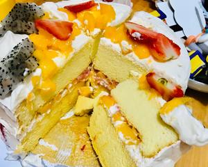 八寸的双层奶酪奶油夹成水果生日蛋糕（第二次蛋糕，味道依然完美，最主要造型更完美了！）的做法 步骤6