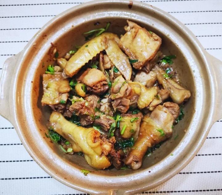 啫啫沙姜鸡煲