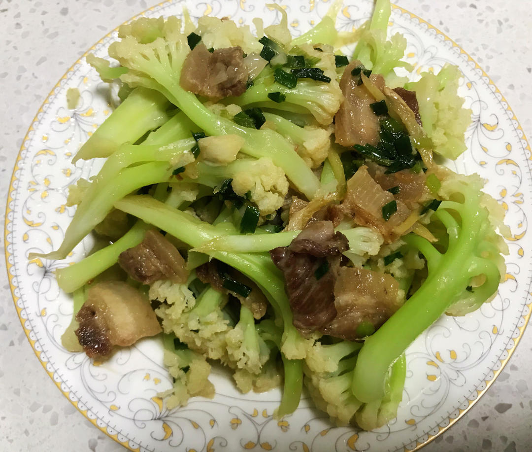 elainewhatever做的有机花菜炒肉