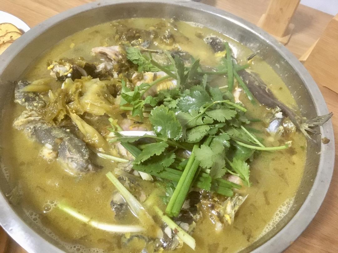 厨师长教你：“酸菜黄骨鱼”的正宗做法，一道营养丰富的家常菜