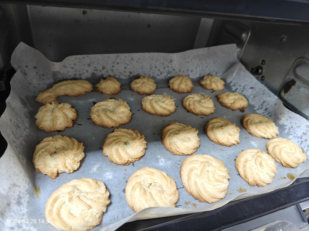 没有黄油也同样做出香酥不腻，花纹立体清晰的曲奇