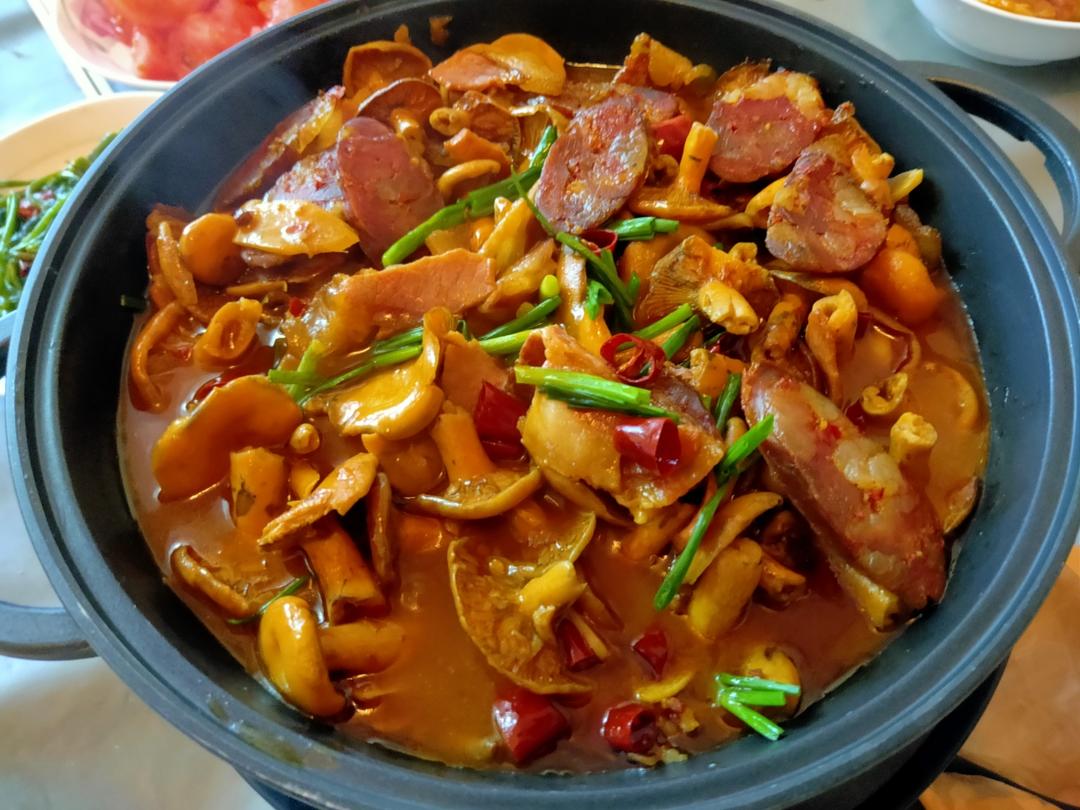枞树菌烧腊肉！