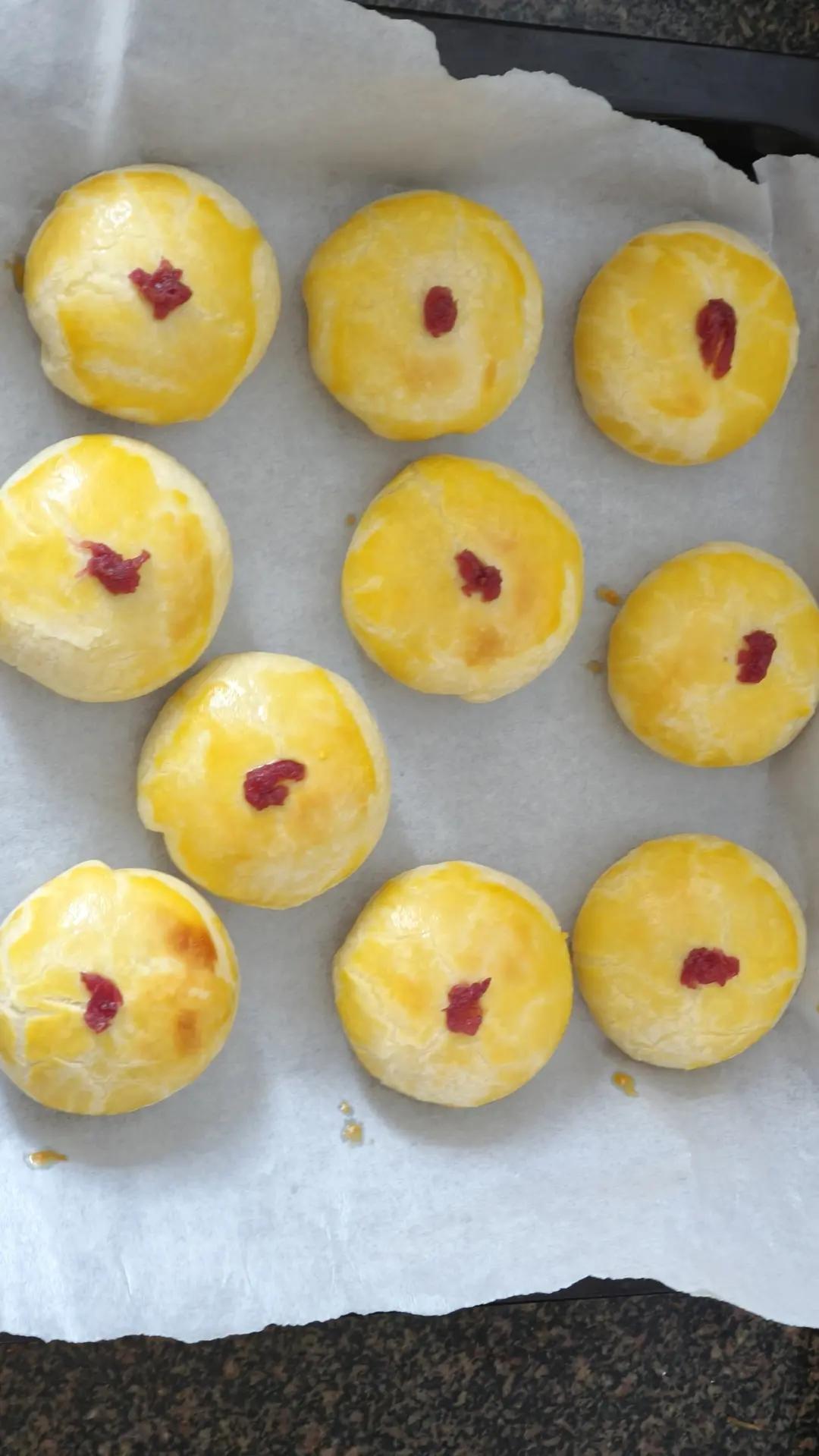 掉渣渣的蛋黄酥（超详细的方子）