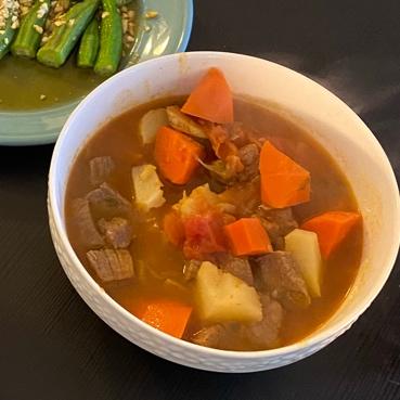 不加一滴水超美味的番茄土豆炖牛肉（懒人菜）