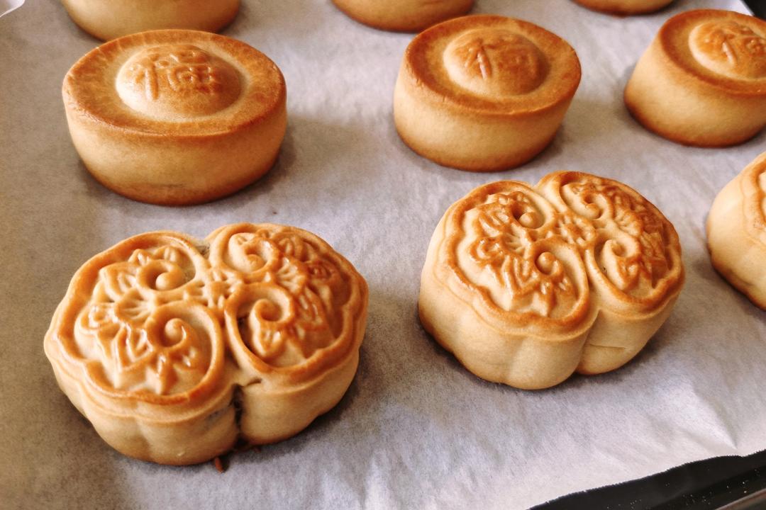 广式月饼—蛋黄莲蓉月饼