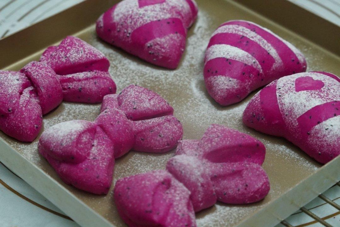 火龙果奶酪软欧（颜值爆表的软萌妹子）