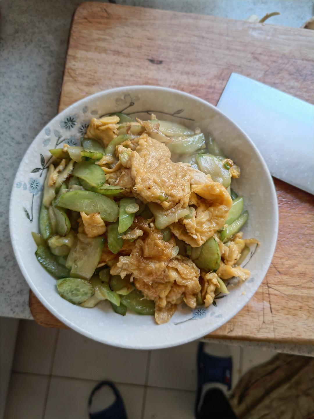 五分钟下饭菜黄瓜火腿炒鸡蛋