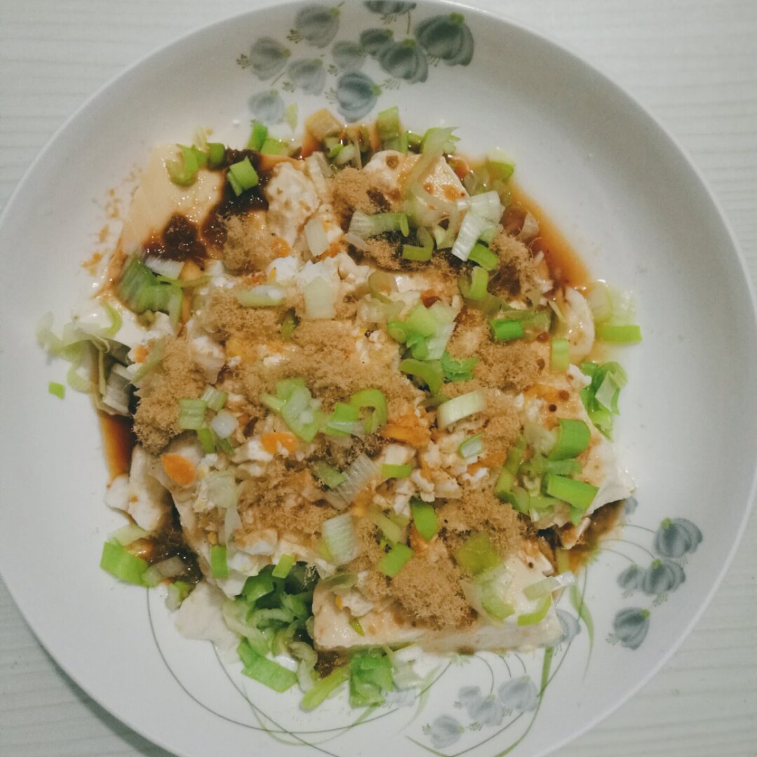 5分钟快手菜--咸蛋肉松凉拌豆腐