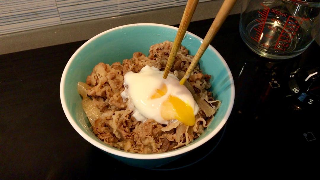 【温泉蛋肥牛盖饭】