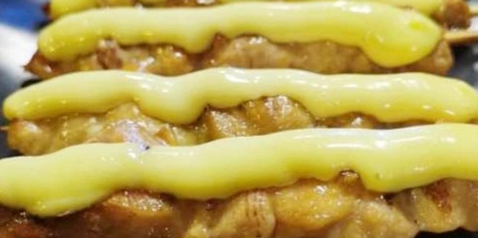 日式鸡肉串的芥末酱