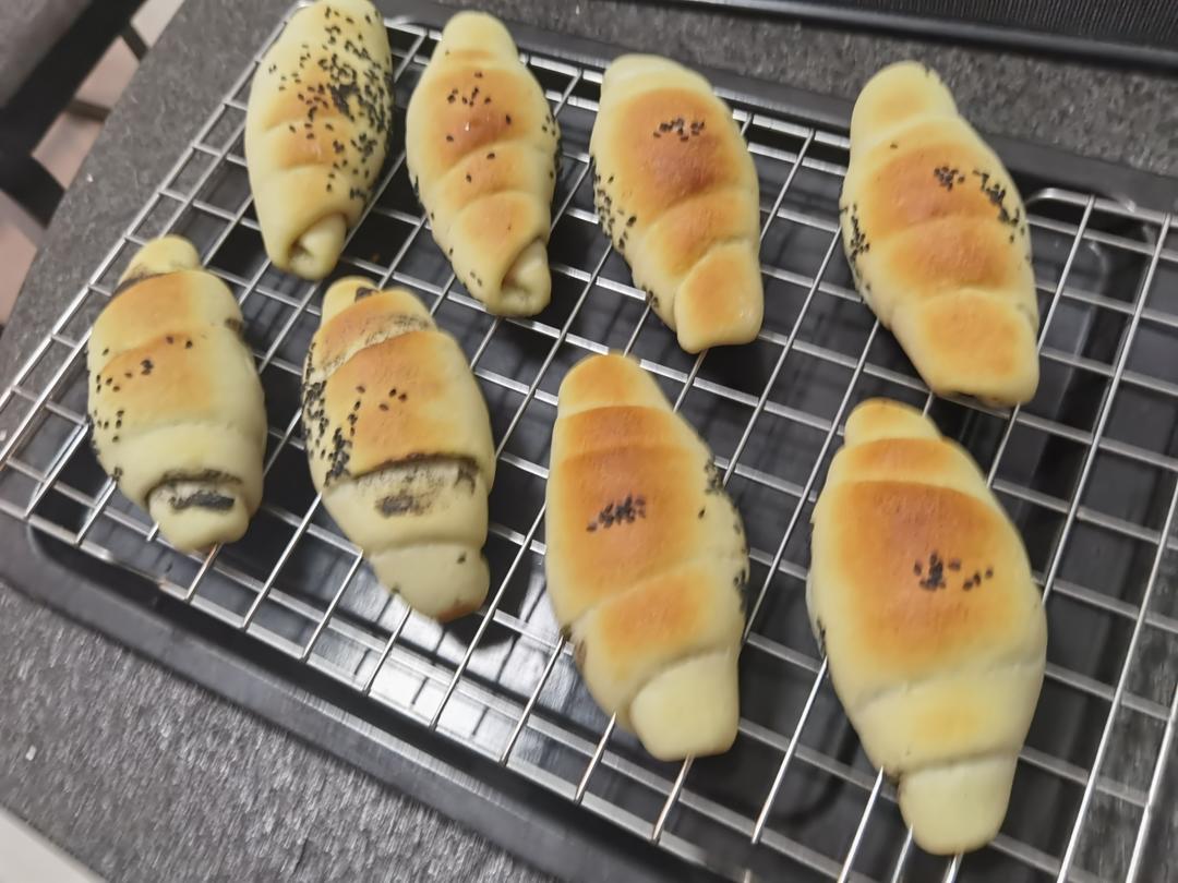 秋冬季养生面包｜黑芝麻海盐面包卷
