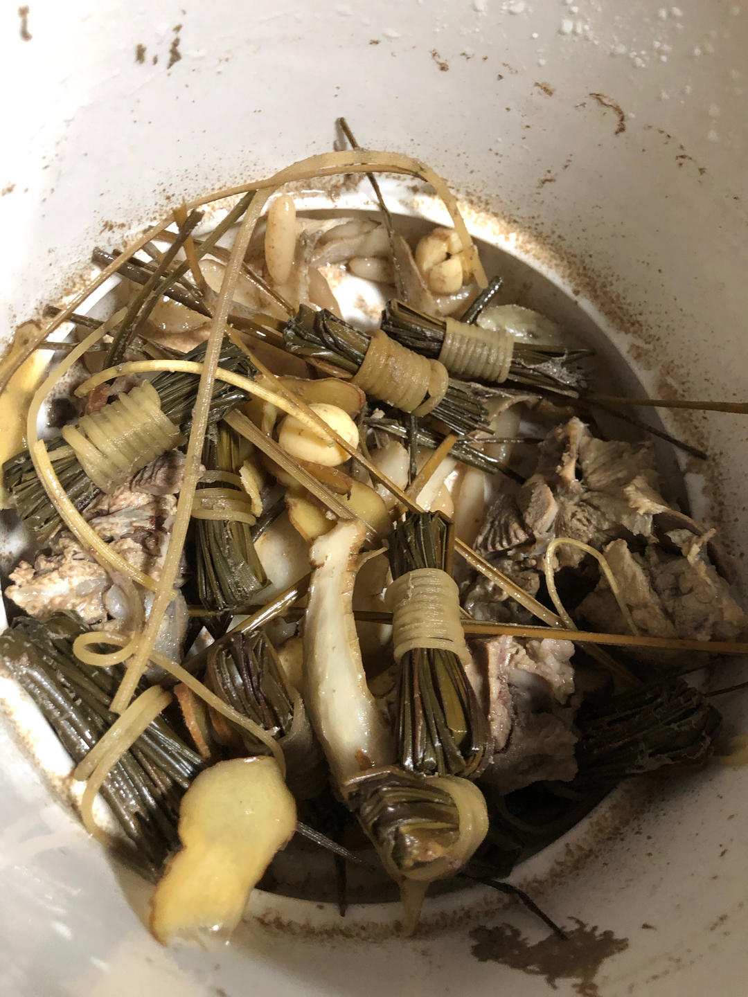 儿童成长汤谱—灯芯草麦冬玉竹莲子瘦肉汤