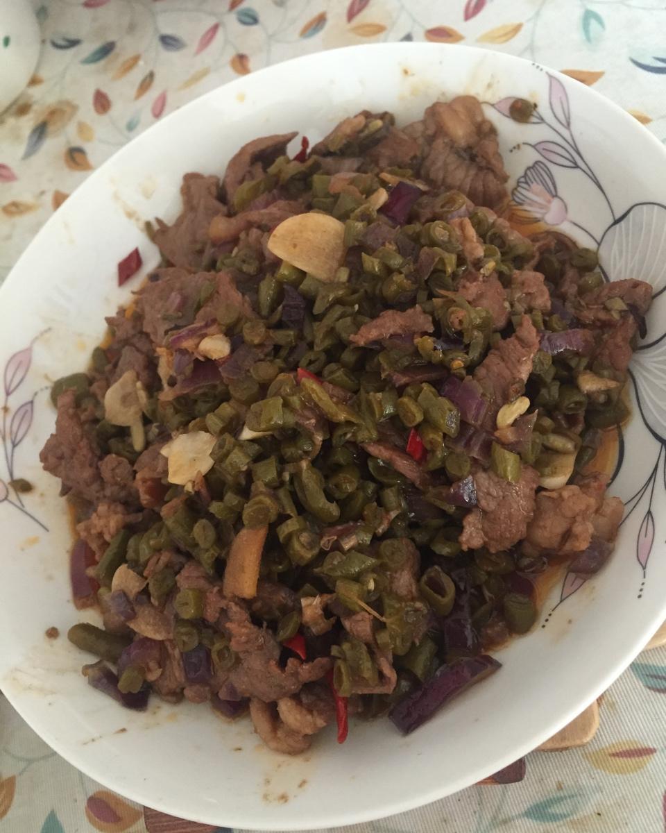 酸豆角炒卤牛肉（外婆的味道）