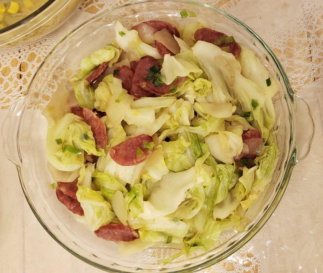 腊肠手撕包菜