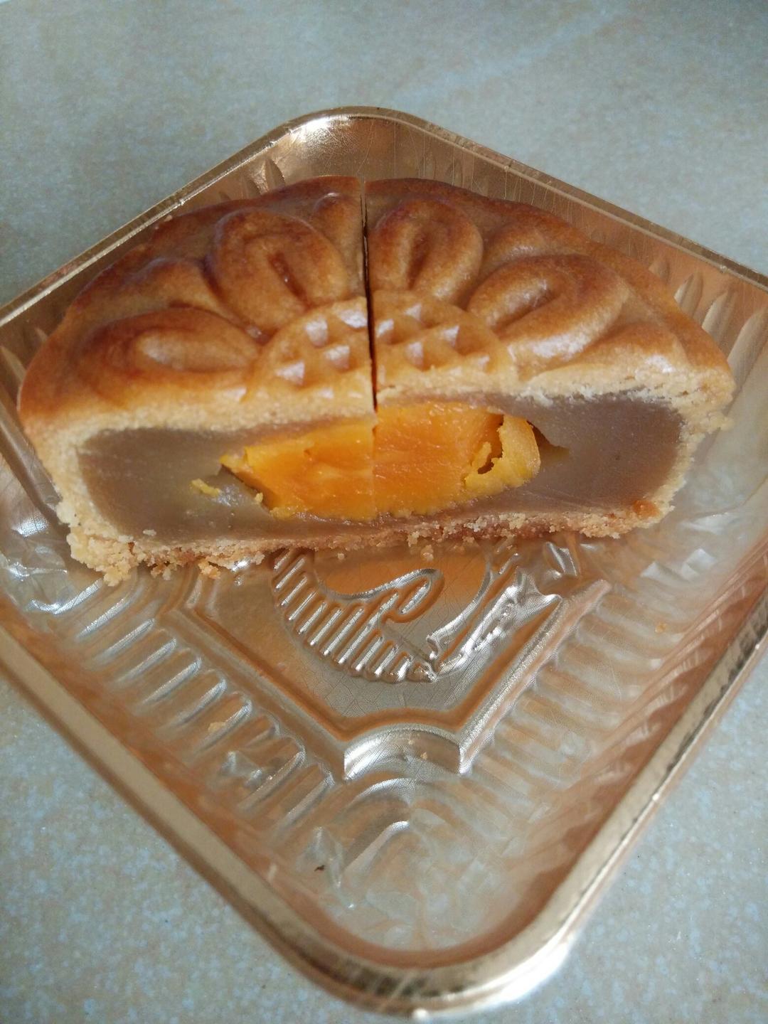 广式月饼—蛋黄莲蓉月饼