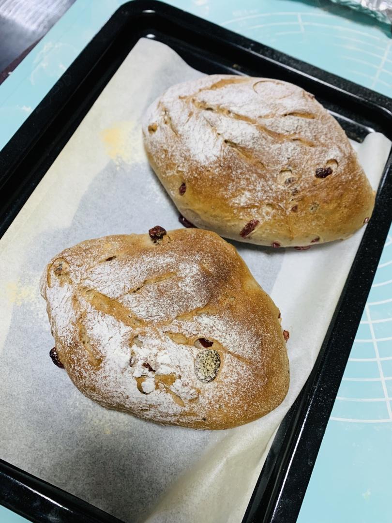 全麦蔓越莓核桃软欧包