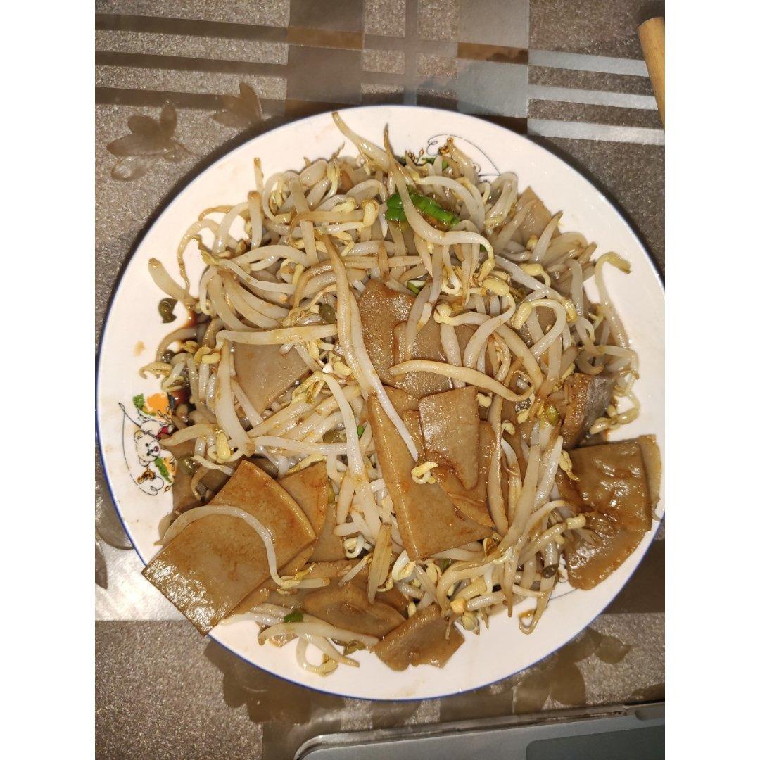 山西小吃豆芽炒灌肠