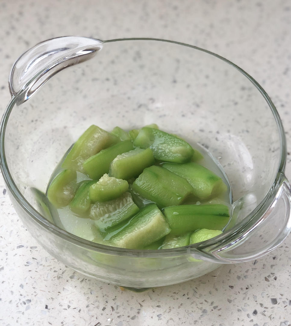 【微波一切】无油烟，少油少盐，微波版清炒丝瓜（也可以做丝瓜炒蛋）