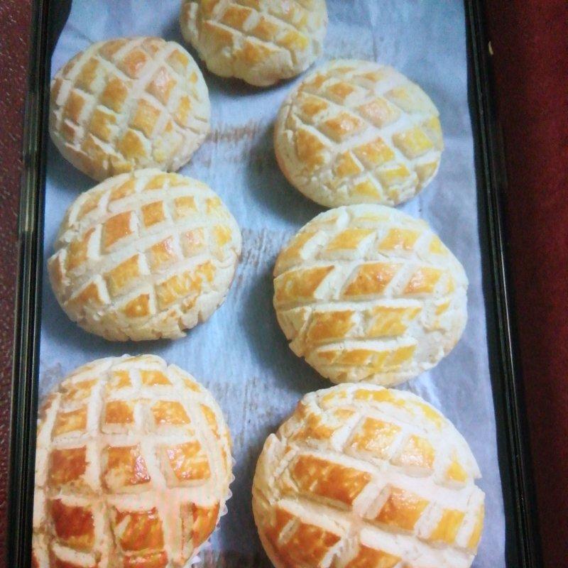 好吃到炸裂的港式菠萝包（附带制作酥皮的小视频）