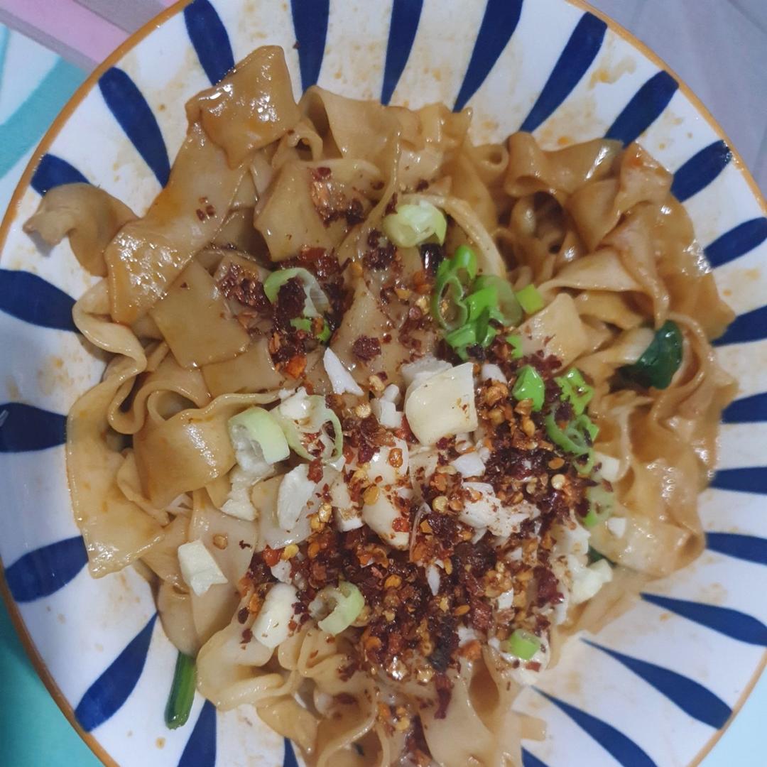 十分钟就能吃上的超简单油泼面