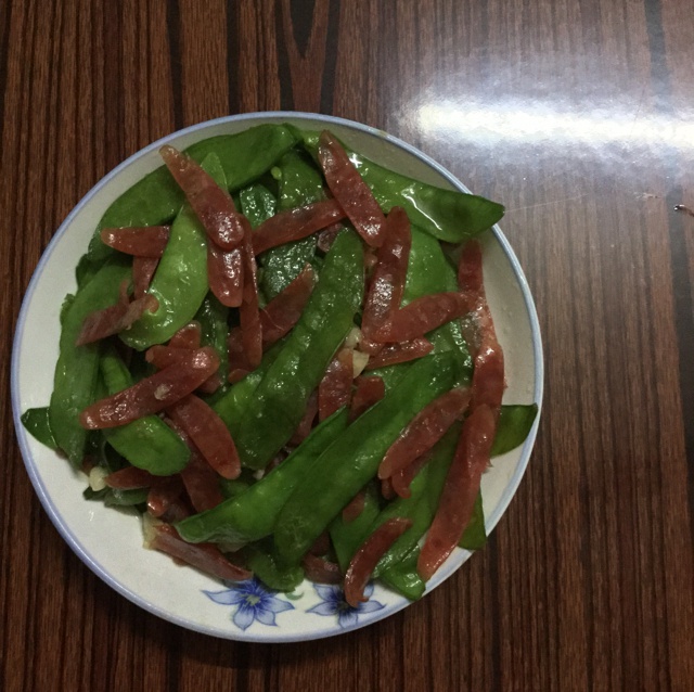 腊肠炒荷兰豆