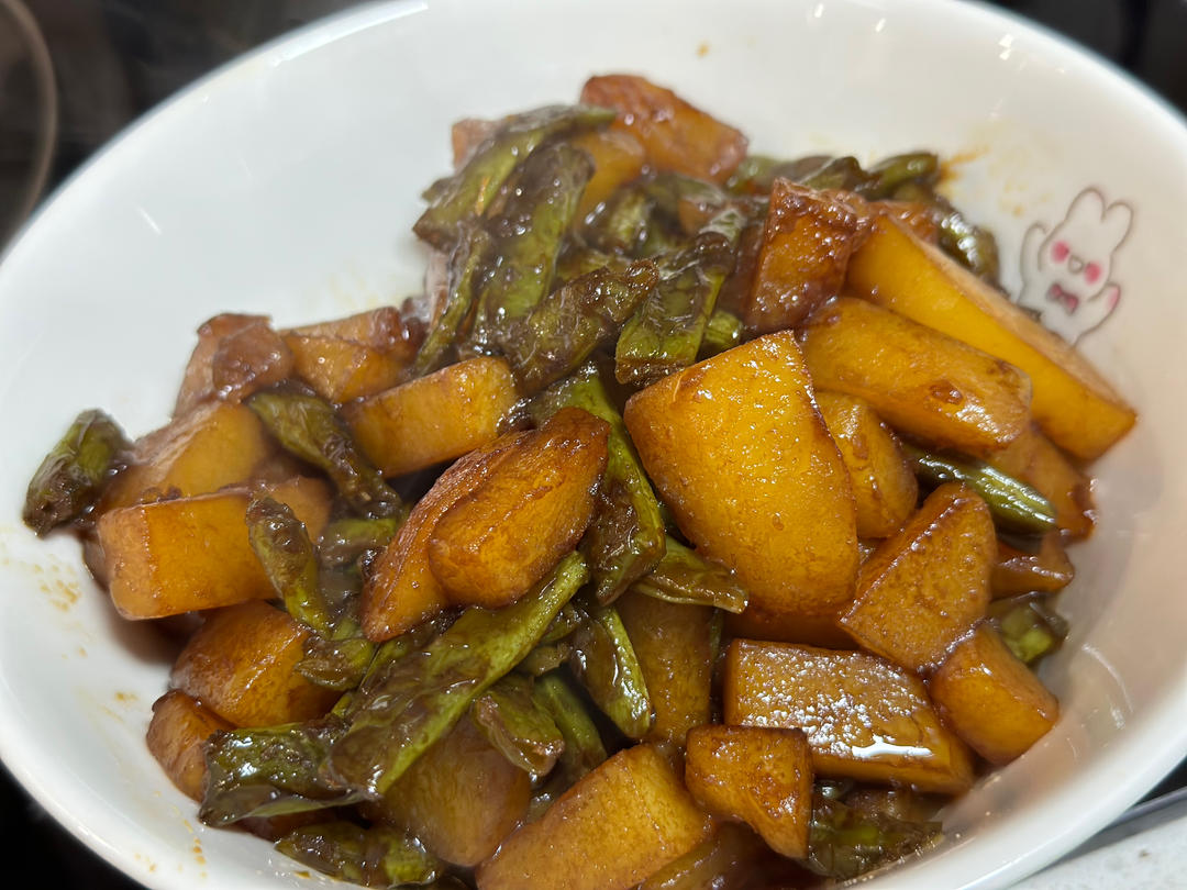 刀豆烧土豆-不是肉却比肉更好吃，做法太简单了，一看就会，上了桌大家抢着吃！