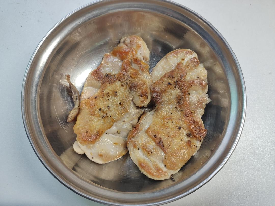 狂推荐的无油脆皮煎鸡腿排