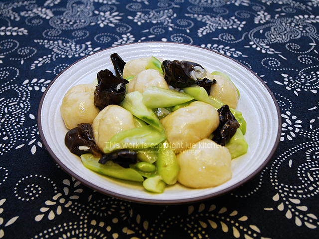 胜瓜香菇炒面筋