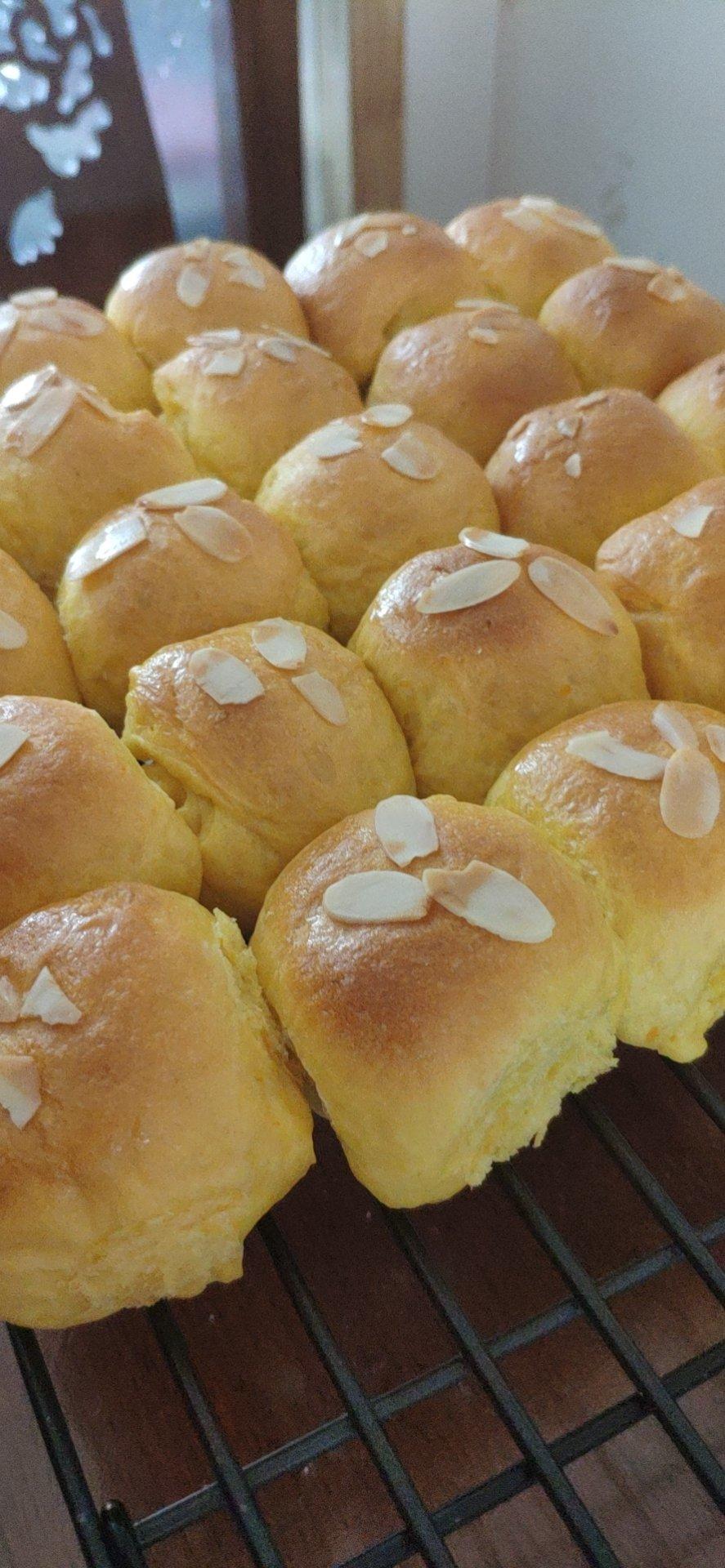 超软的小餐包---南瓜小餐包