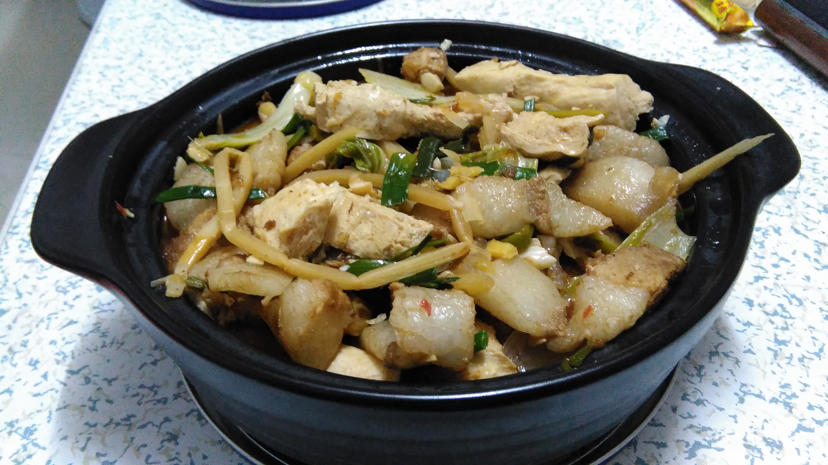 冻豆腐白菜炖五花肉