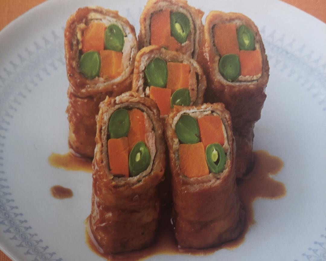 胡萝卜四季豆猪肉卷的做法