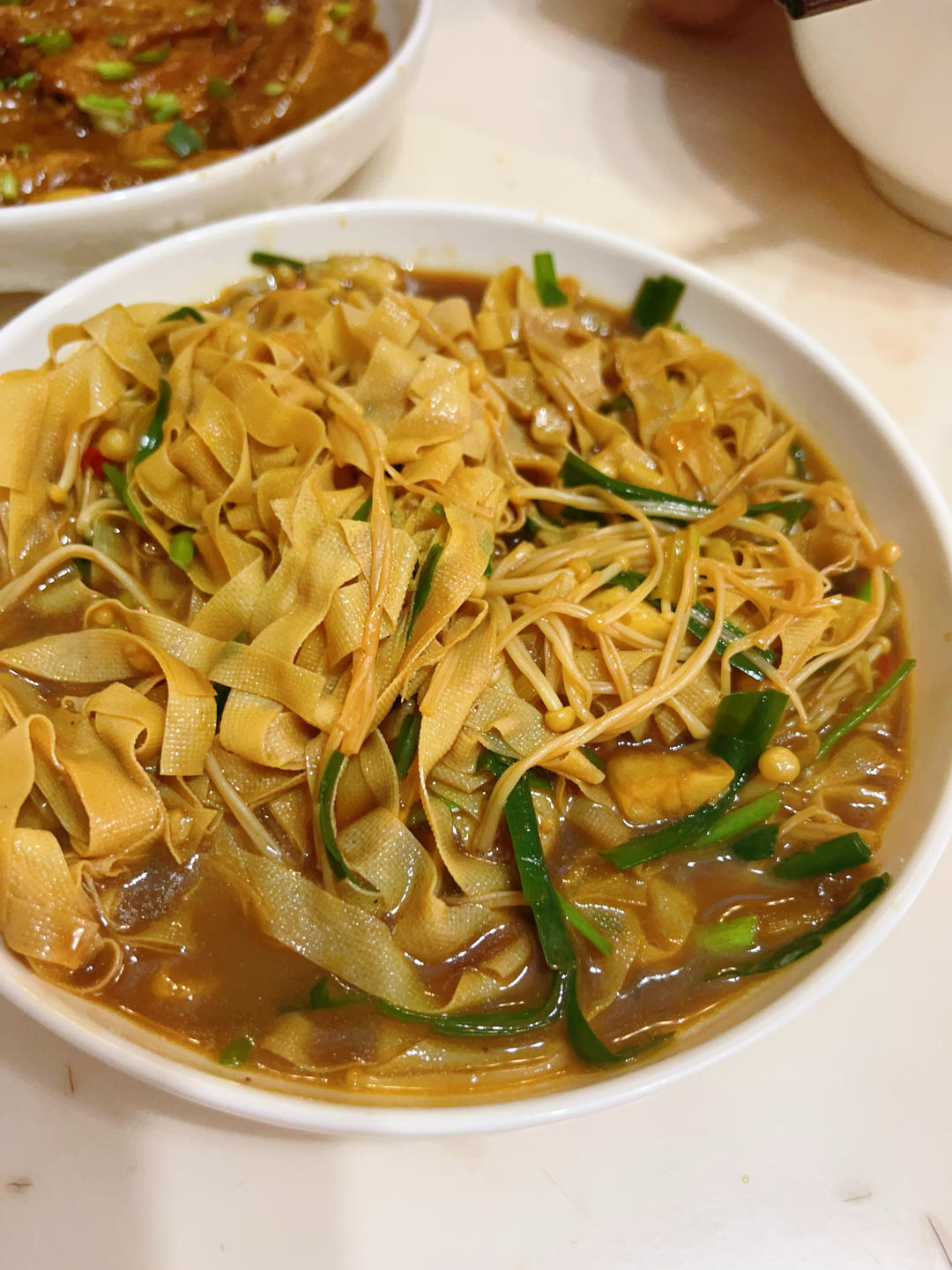 香辣金针菇豆皮