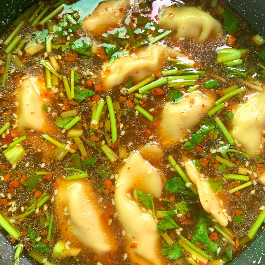 问世间情为何物，不过一碗酸汤水饺🌶