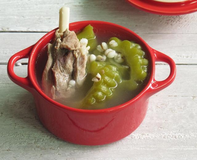 凉瓜薏米猪骨汤的做法