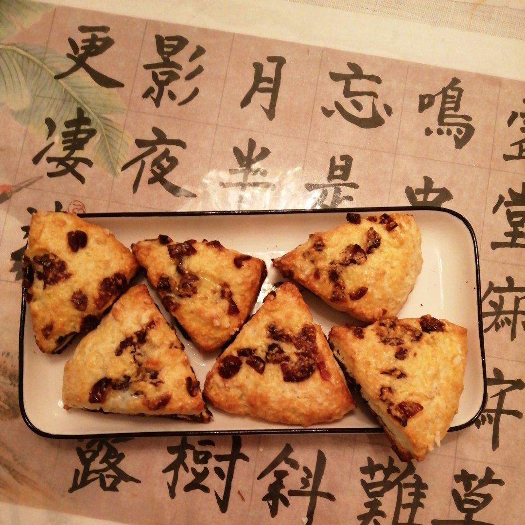 满屋飘香，口口都是满足——酥松香甜的蔓越莓蜜豆司康