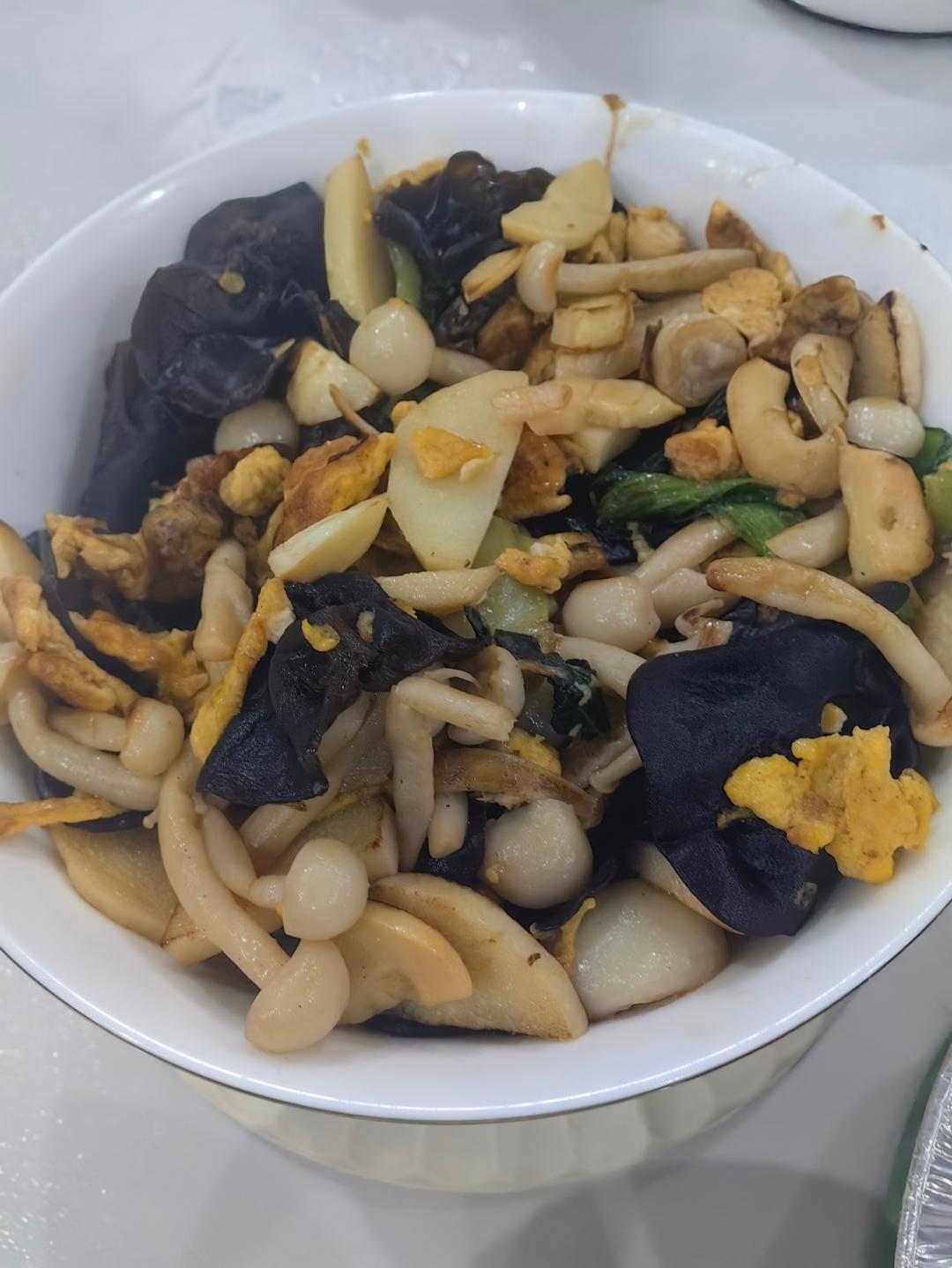 素菜：鸡蛋炒白玉菇木耳