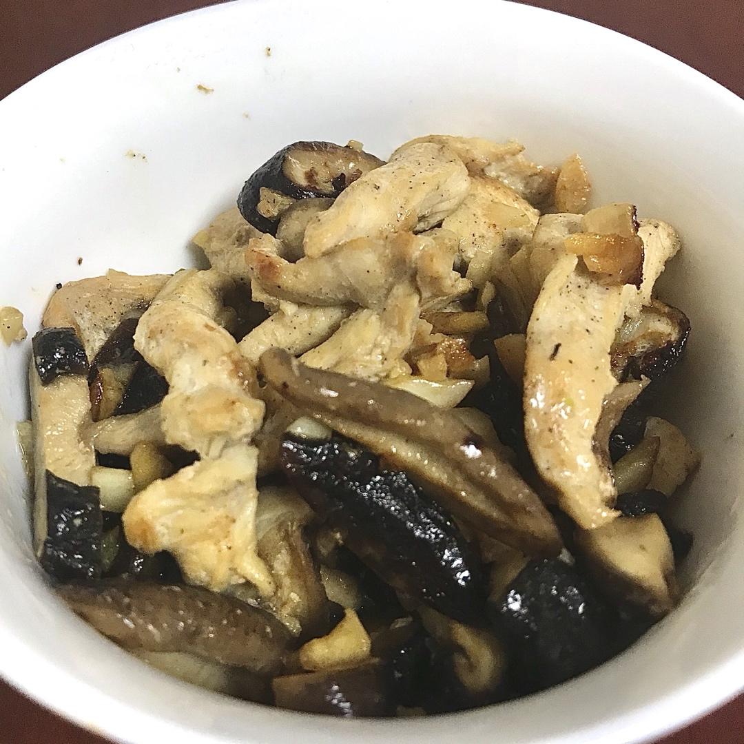 减脂：香菇滑鸡胸！吃过之后，进医院了……