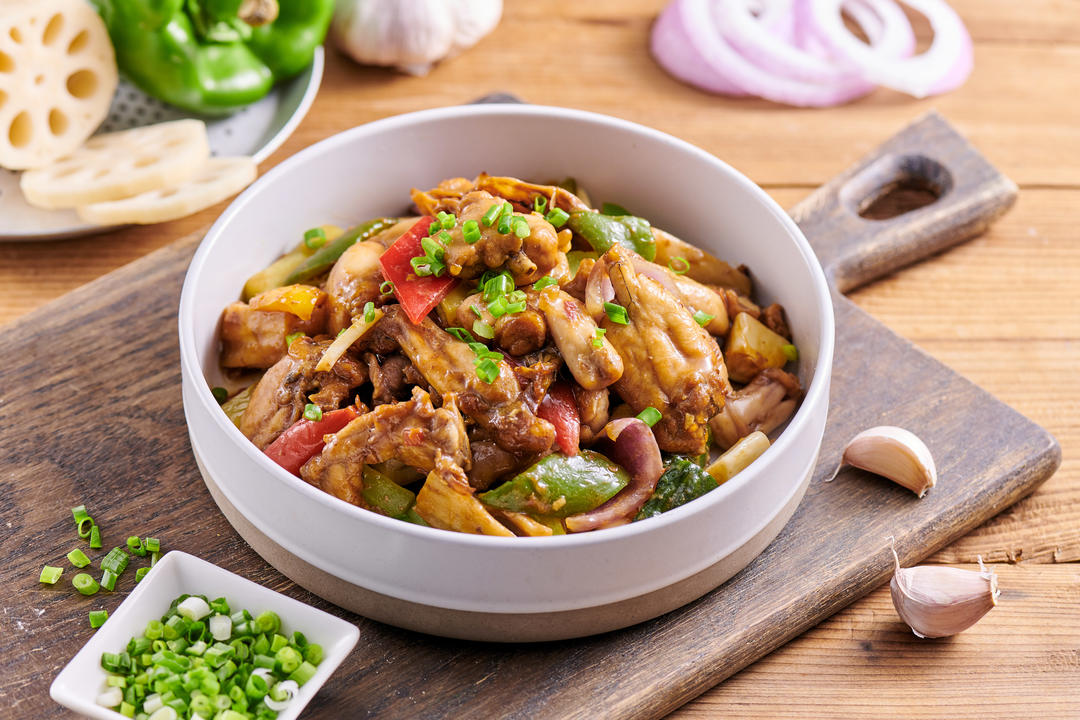 空气炸锅啫啫牛蛙煲的做法